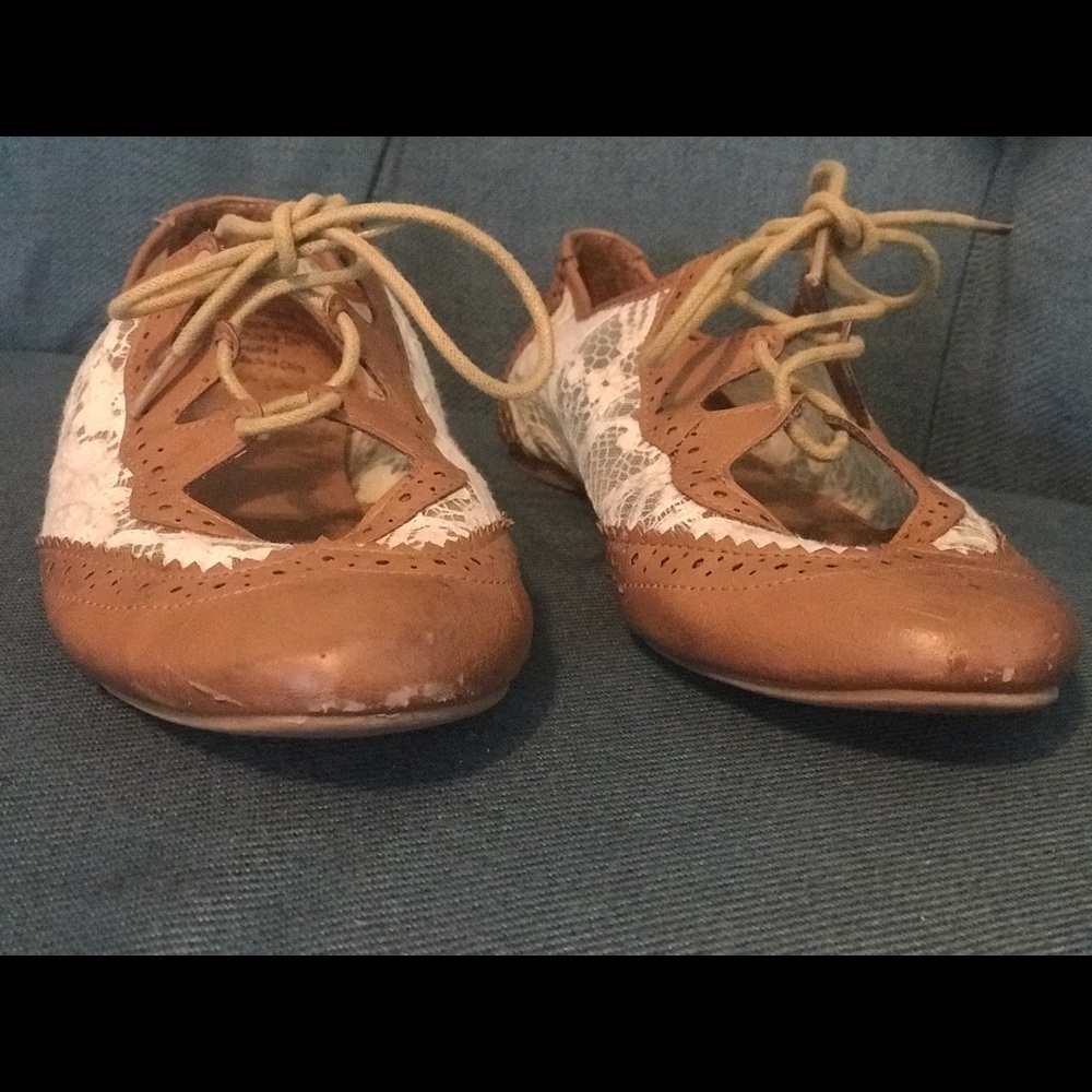 Oxford Lace Flats - Picture 3 of 4